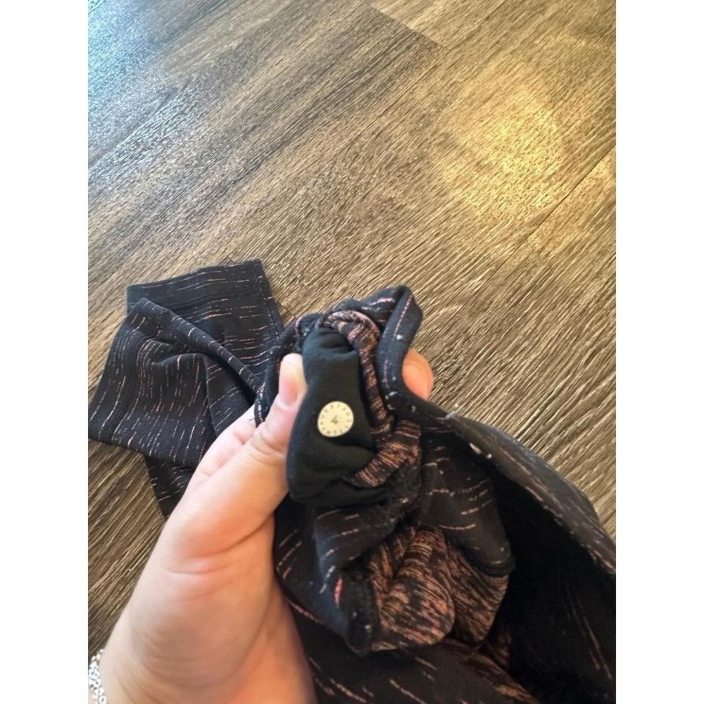 Lululemon Black and Pink Swift Speed High-Rise Yoga Leggings 4 - Picture 4 of 4